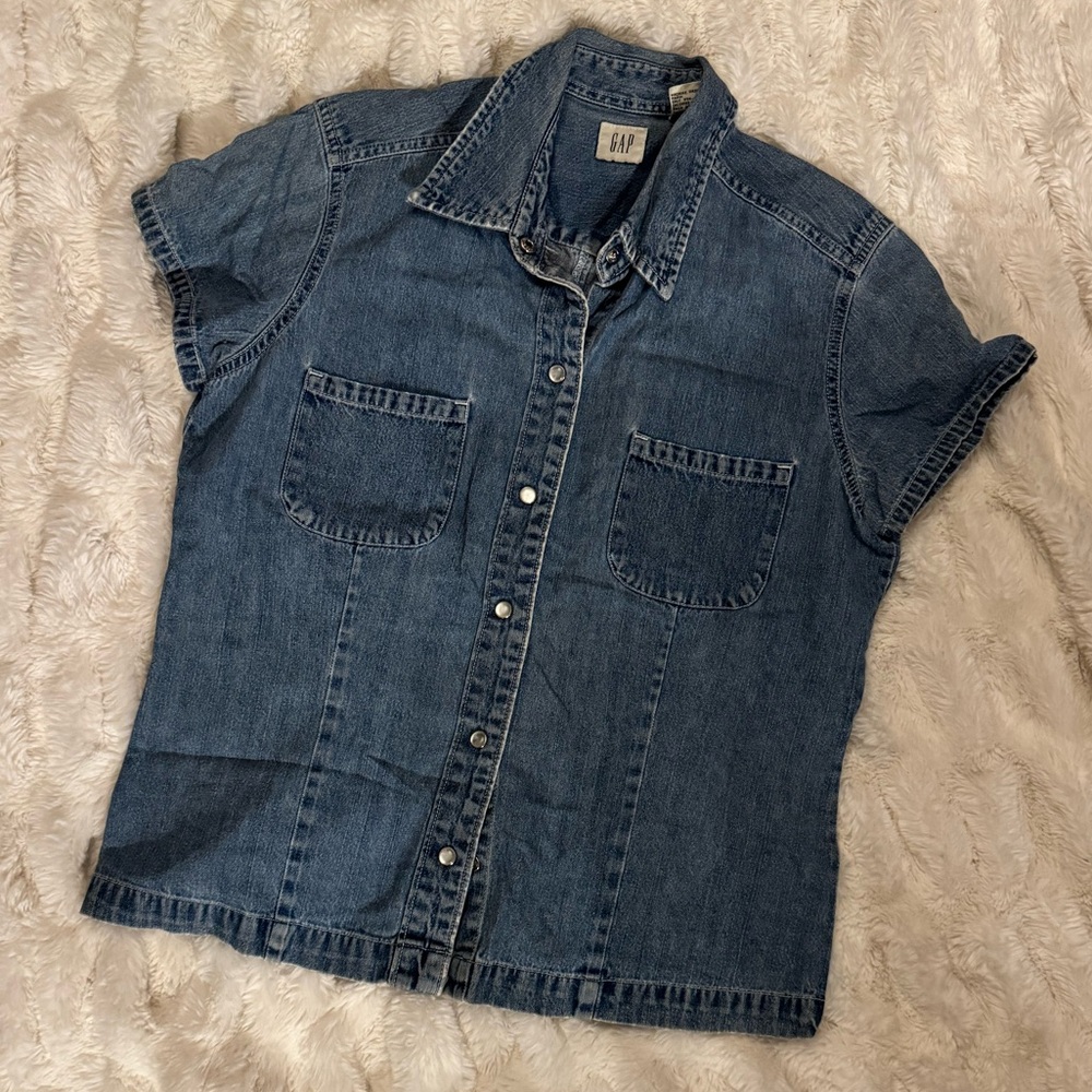 GAP 90s denim t-shirt